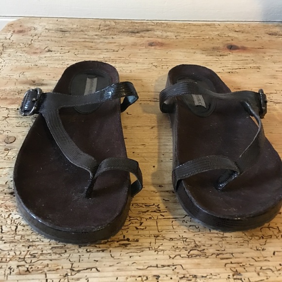 New NWOT Banana Republic Luci Embossed Lizard Brown Toe Loop Sandals 10 - Picture 3 of 7